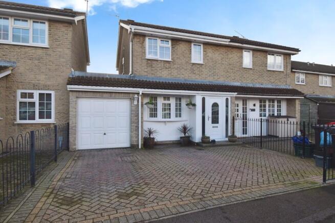 3 bed property, in Poplar Road, £250,000