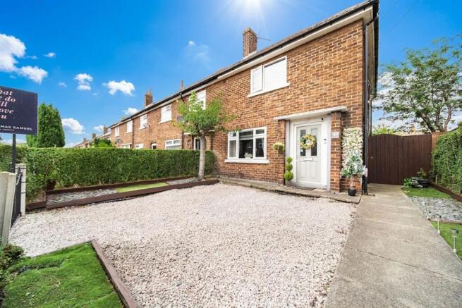 2 bed property, in Parker Crescent, £180,000