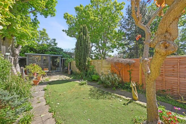 4 bed property, in Hammersmith Grove, £2,200,000