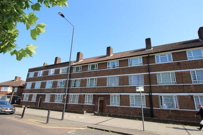 2 bed property, in Beverley Drive, £275,000