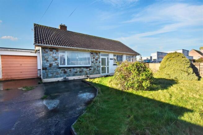 2 bed property, in Paynters Lane, £269,950