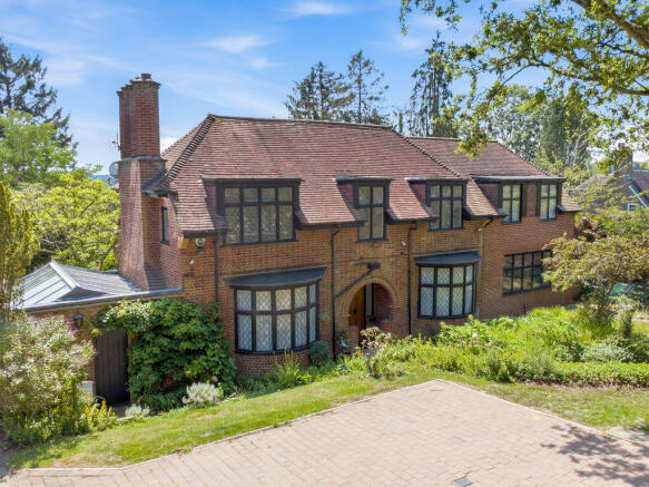 4 bed property, in The Ridgeway, £1,799,995
