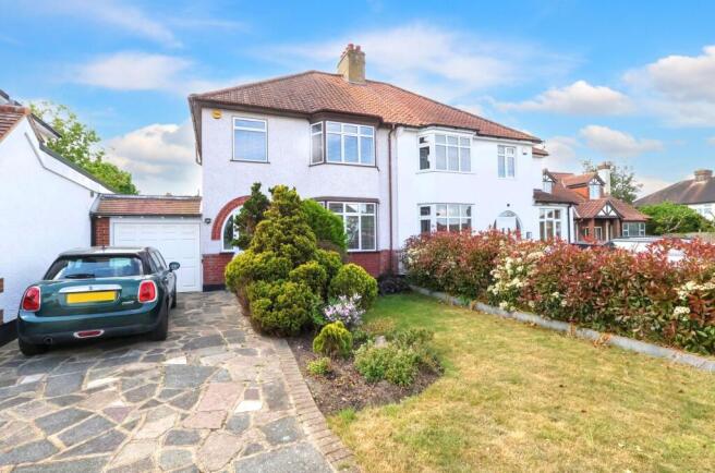 3 bed property, in Devonshire Way, £650,000