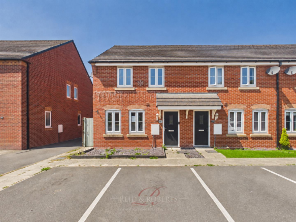 3 bed property, in Ffordd Boydell, £200,000