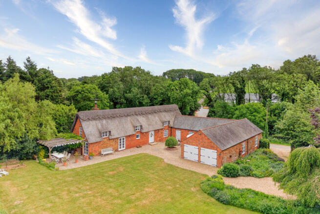 5 bed property, in Main Street, £935,000