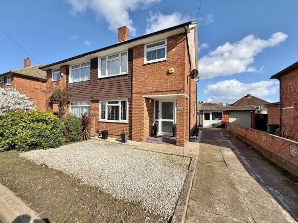 4 bed property, in Waverley Road, £445,000