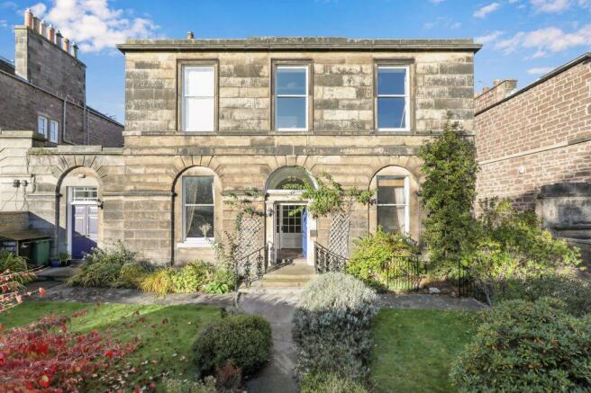 4 bed property, in 53 Bruntsfield Place, £730,000
