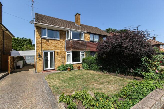 3 bed property, in Blunden Road, £450,000