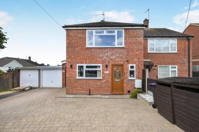2 bed property, in Cozens Road, £500,000