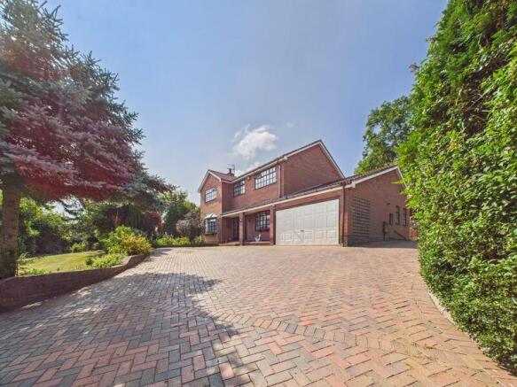 4 bed property, in Gorge Road, £695,000