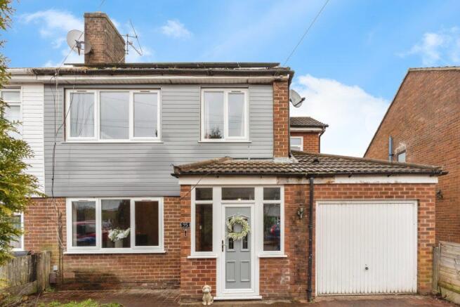 4 bed property, in Cliftonville Road, £250,000