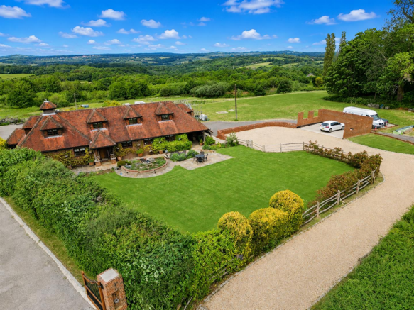 4 bed property, in Street End Lane, £1,100,000
