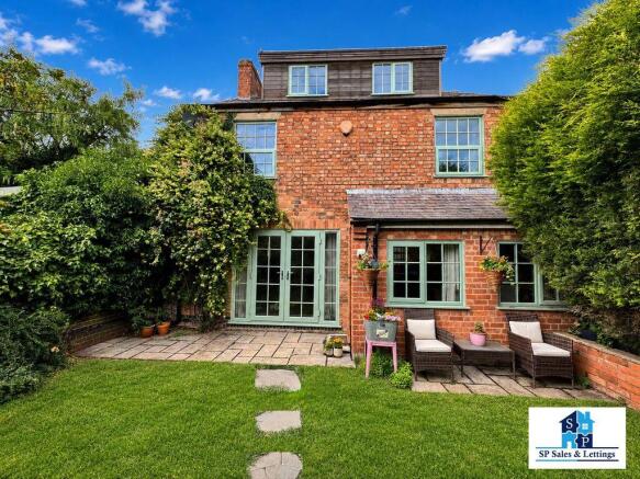4 bed property, in Vicarage Lane, £450,000