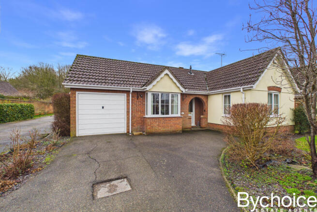 2 bed property, in Bower Hall Drive, £345,000