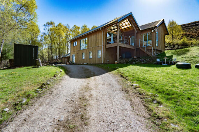5 bed property, in Curin, £585,000
