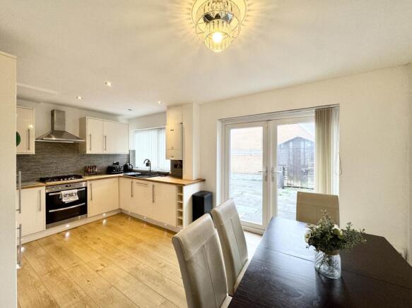 3 bed property, in Markfield Crescent, £215,000
