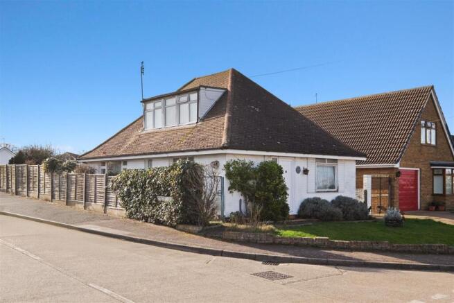 4 bed property, in Clover Rise, £339,950