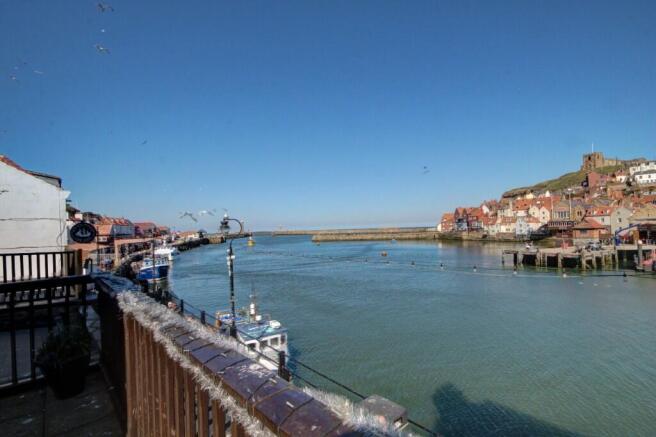 2 bed property, in Flat 1, £215,000