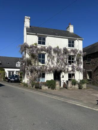 4 bed property, in Lion Street, £495,000