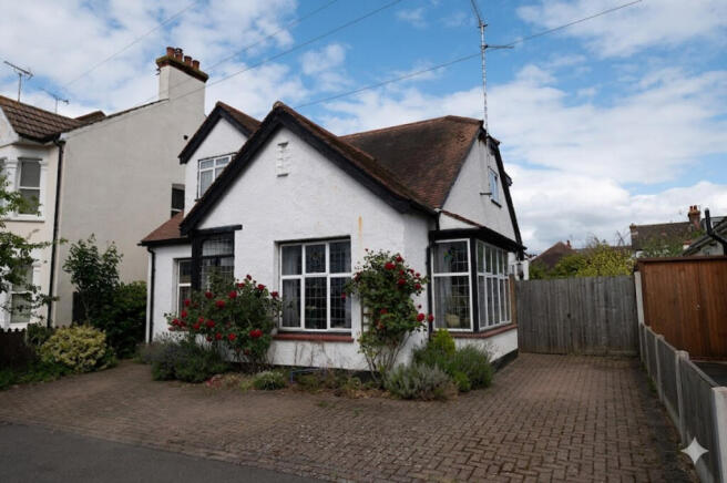 4 bed property, in Fernleigh Drive, £450,000