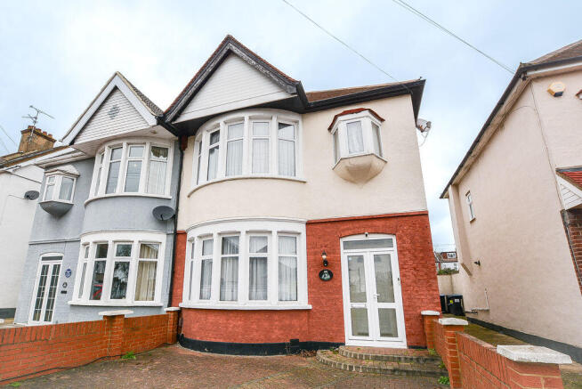 3 bed property, in Ambleside Drive, £425,000