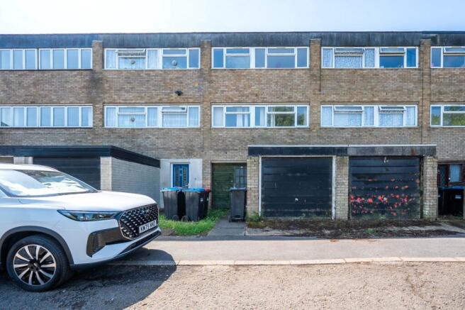 4 bed property, in Fern Grove, £230,000