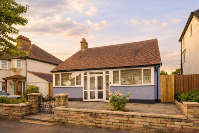 2 bed property, in Selwood Road, £575,000
