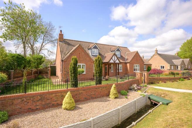 4 bed property, in Lincoln Road, £475,000
