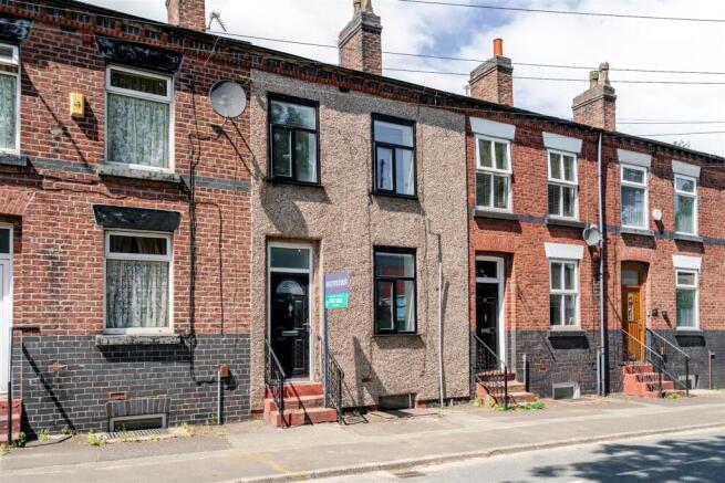 3 bed property, in Platt Fold St, £165,000