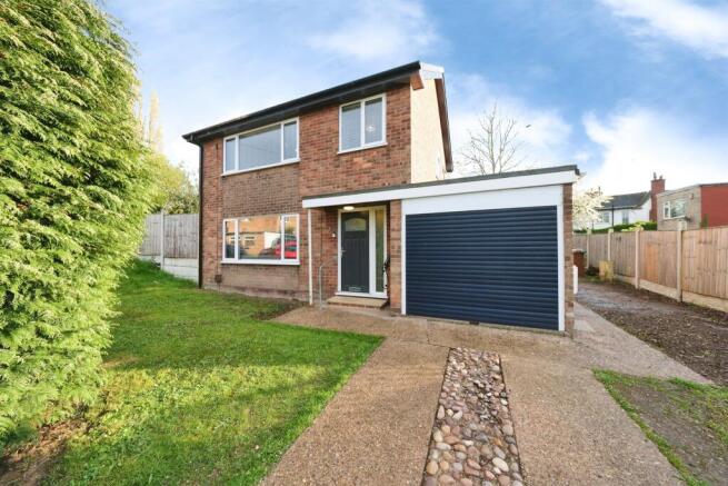 3 bed property, in Birkland Close, £250,000