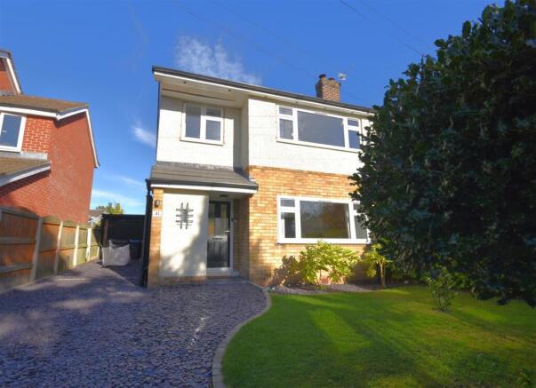 3 bed property, in The Quillet, £340,000