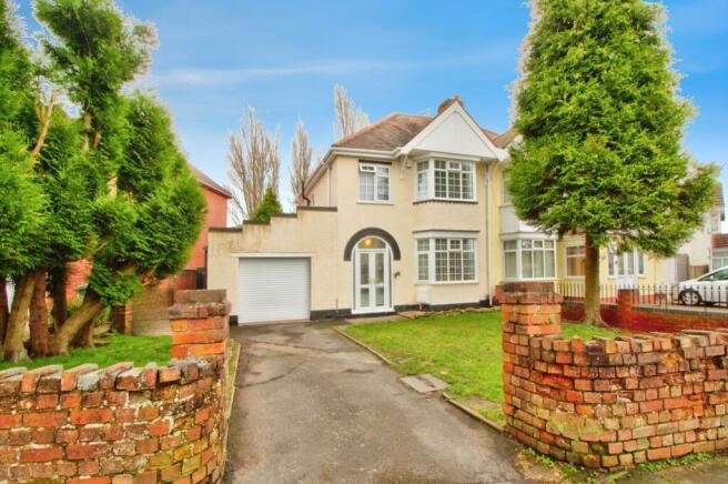 3 bed property, in Himley Crescent, £350,000