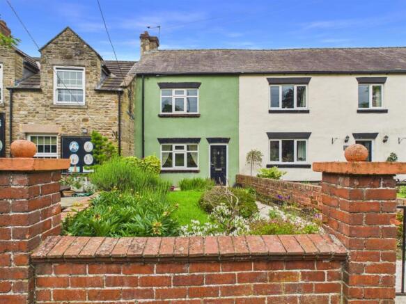 2 bed property, in Green View, £185,000
