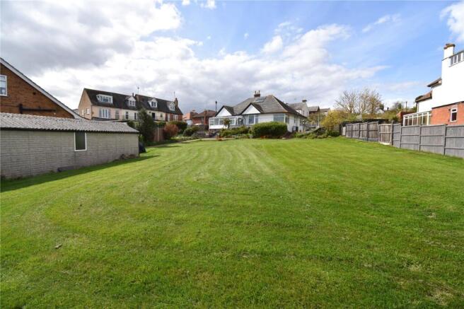 4 bed property, in Beach Road, £650,000