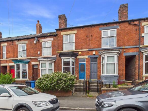 3 bed property, in Vincent Road, £230,000