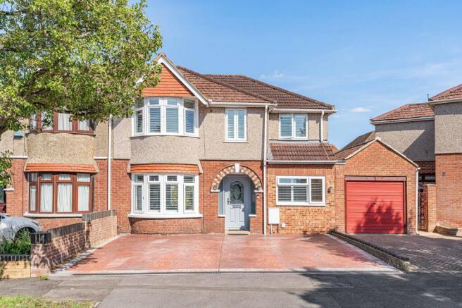 4 bed property, in Campden Road, £450,000