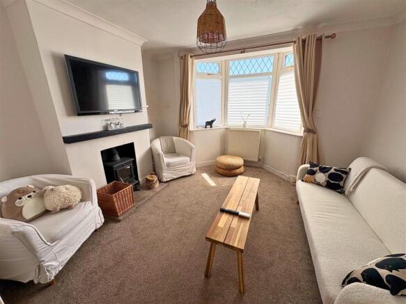 3 bed property, in Rathbone Terrace, £145,000
