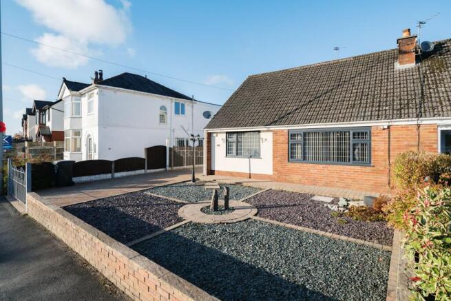 2 bed property, in Tag Lane, £209,995
