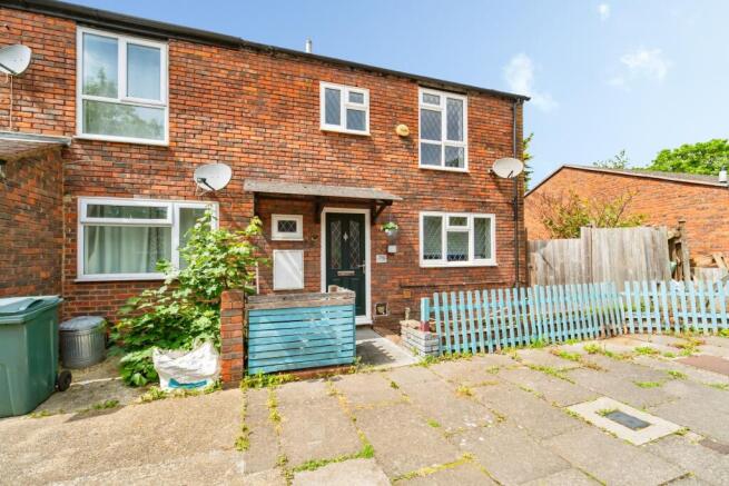 5 bed property, in Braybourne Close, £500,000