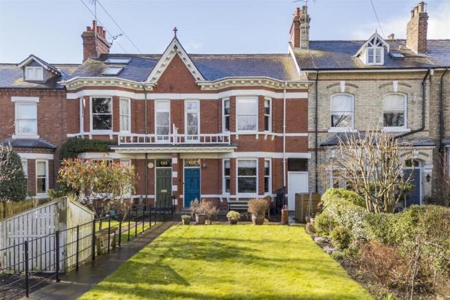 4 bed property, in Wigginton Road, £270,000