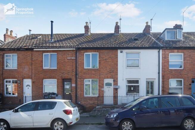 2 bed property, in Combe Street, £165,000