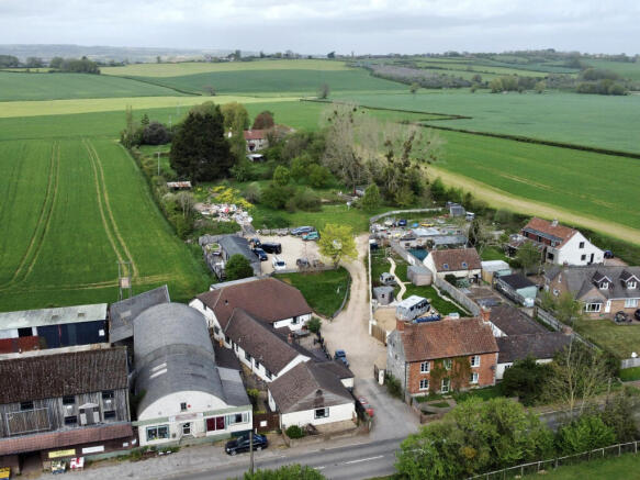 13 bed property, in Wrantage, £1,500,000