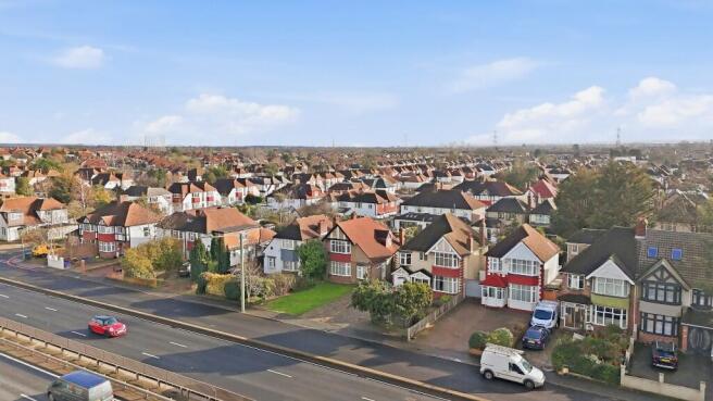 3 bed property, in Malden Way, £625,000