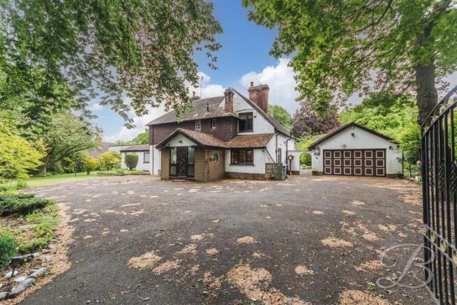 4 bed property, in Eakring Road, £675,000