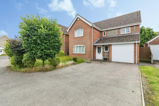 4 bed property, in Noahs Drive, £350,000