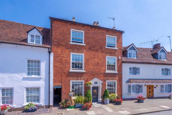 6 bed property, in 239 High Street, £824,950