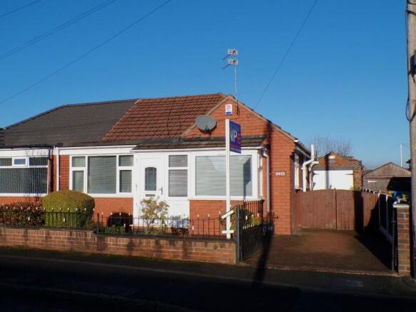 2 bed property, in Alan Avenue, £255,000