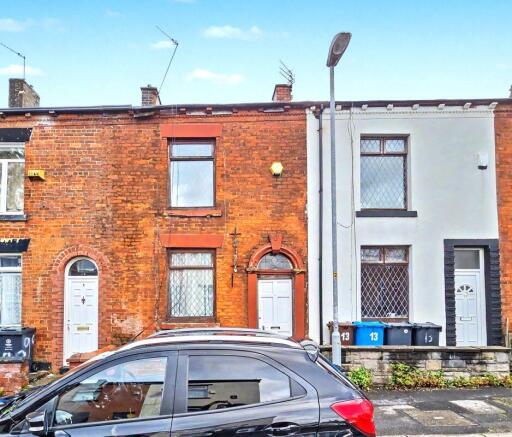2 bed property, in 11 Osmond Street, £40,000
