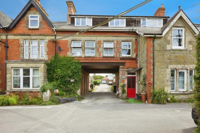 1 bed property, in Victoria Street, £100,000