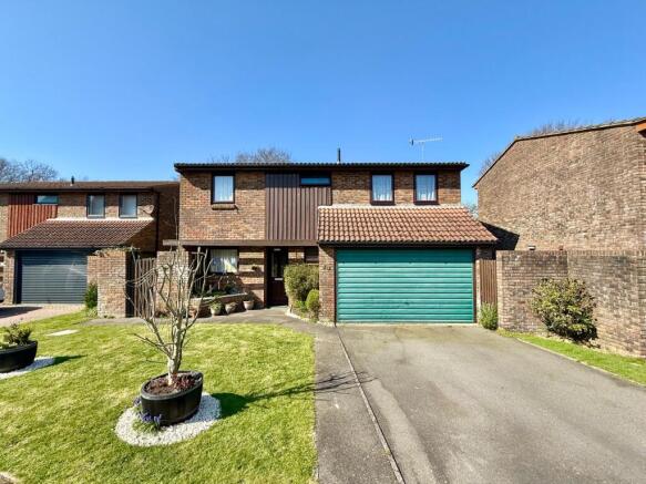 4 bed property, in Portfield Close, £450,000